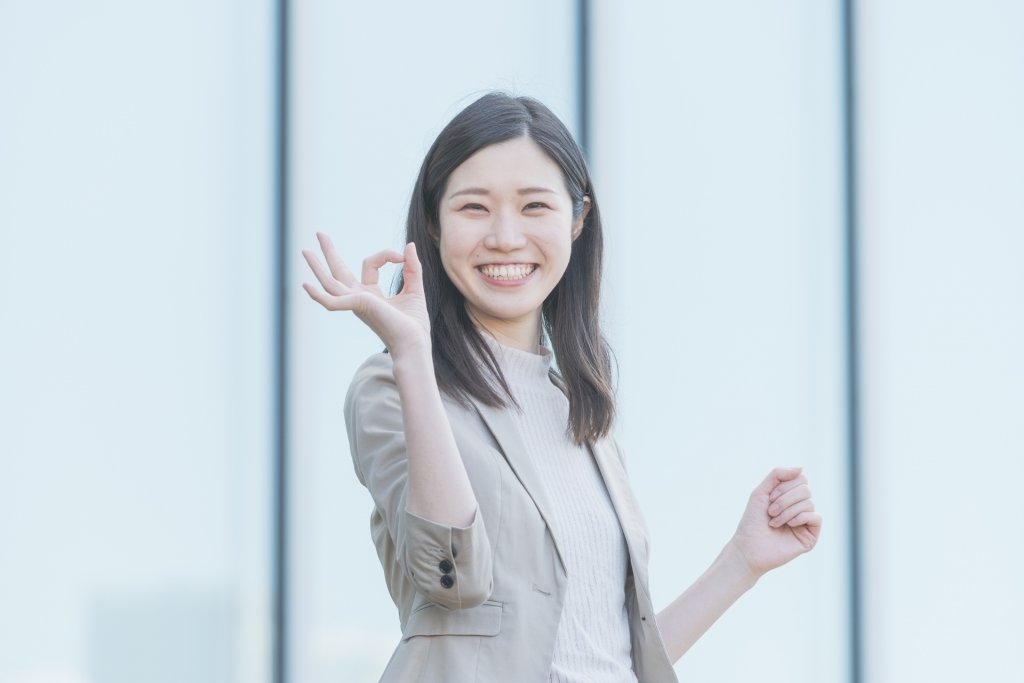 OKポーズの女性