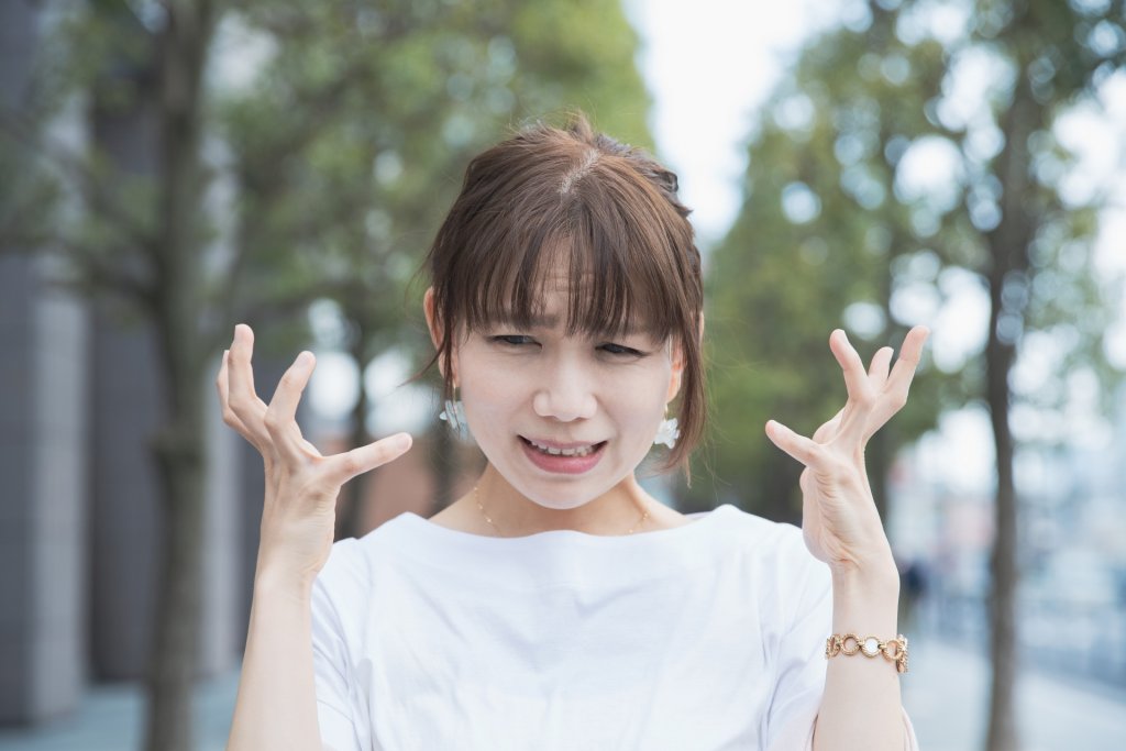 ストレスを感じる女性