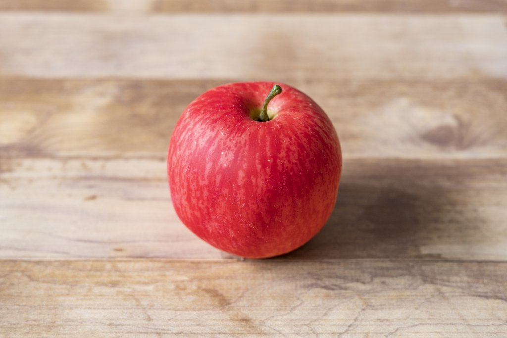 皮つきのリンゴ